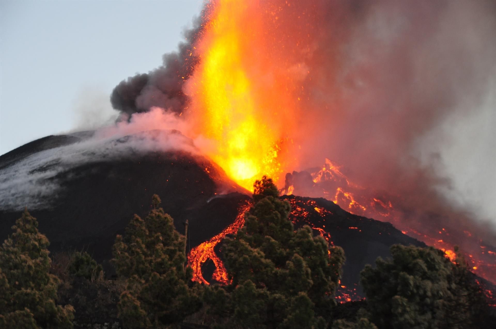 Imagen del volcán en erupción. UNIVERSIDAD DE LAS PALMAS DE GRAN CANARIA