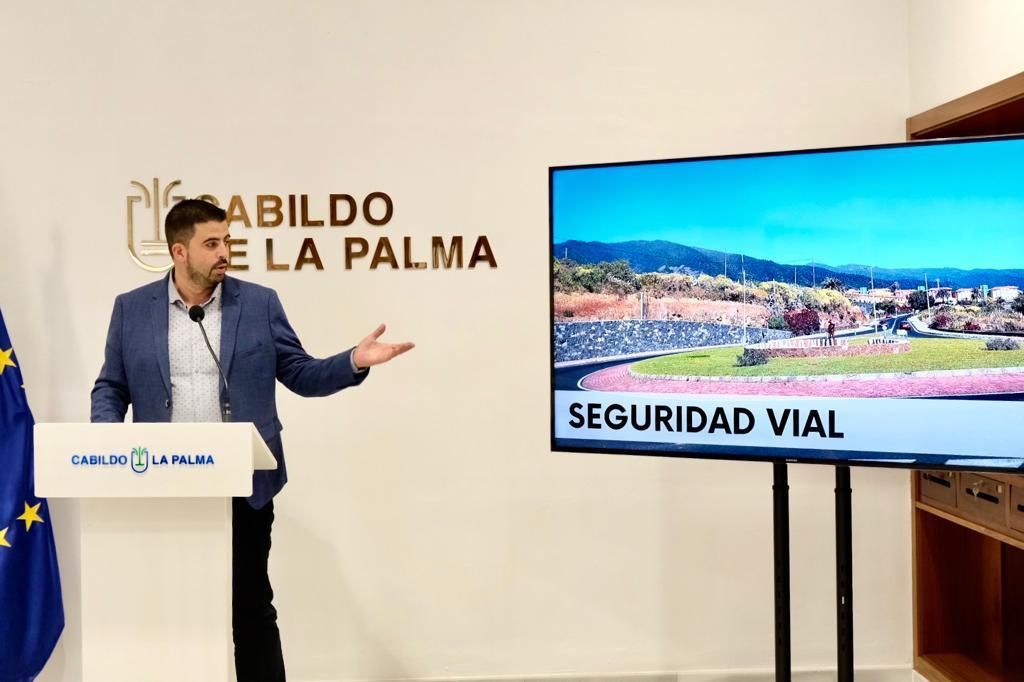 Borja Pérez durante el balance de las obras realizadas en la red viaria insular.