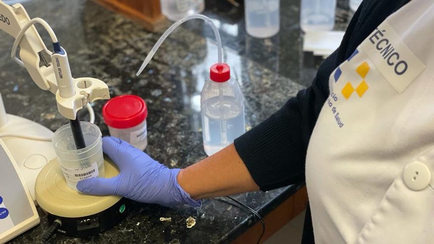 El Área de Salud de La Palma controla a diario el agua de consumo humano en la zona afectada por la erupción