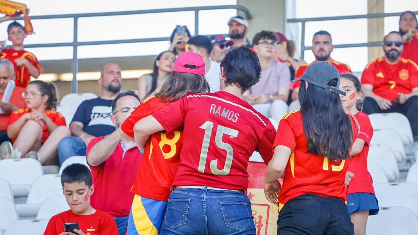 Afición en el partido de la selección femenina  España - Ucrania