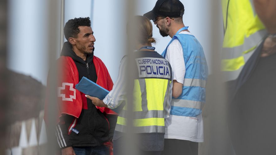 Rescatada una patera en Fuerteventura con 47 personas a bordo