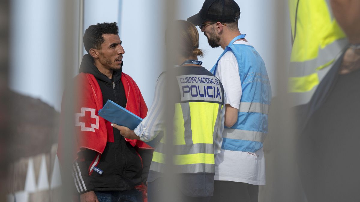 Rescatada una patera en Fuerteventura con 47 personas a bordo