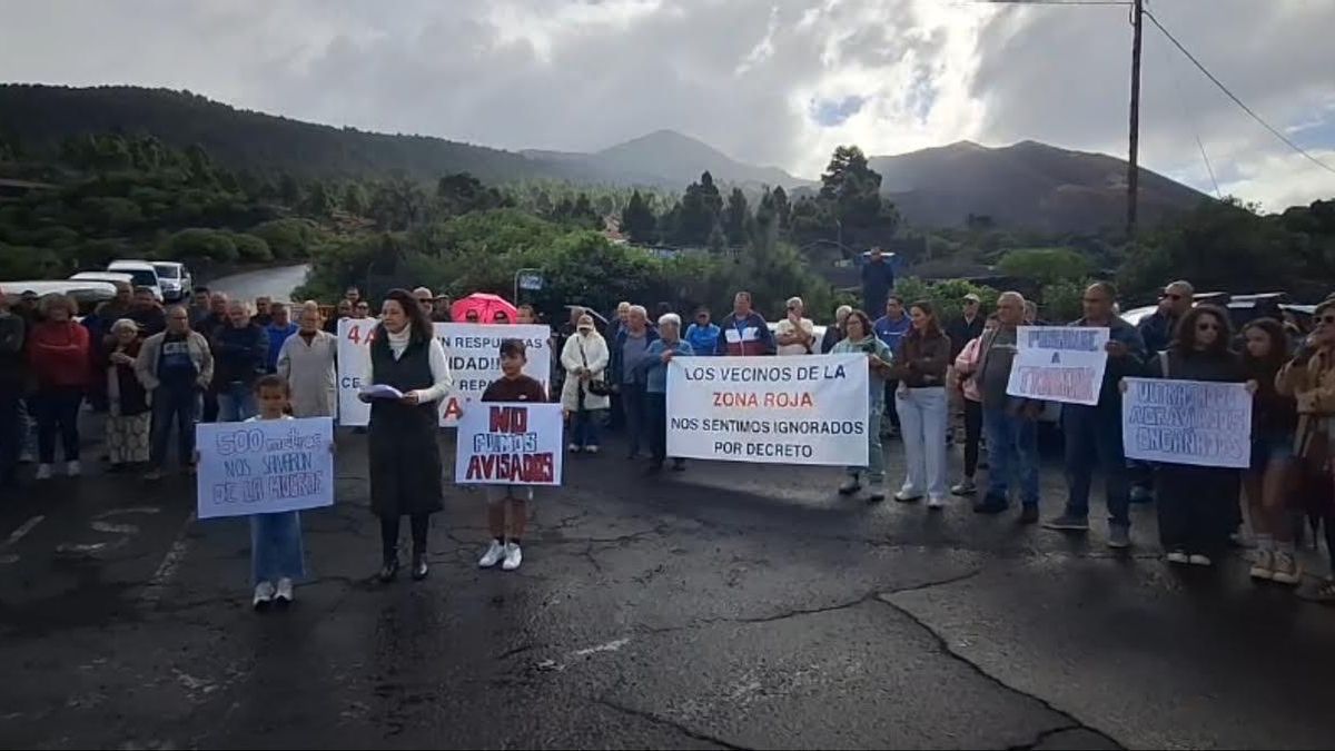 Afectados de la "zona roja" del volcán se manifiestan en El Paso para denunciar "el agravio" que sufren y exigir indemnizaciones