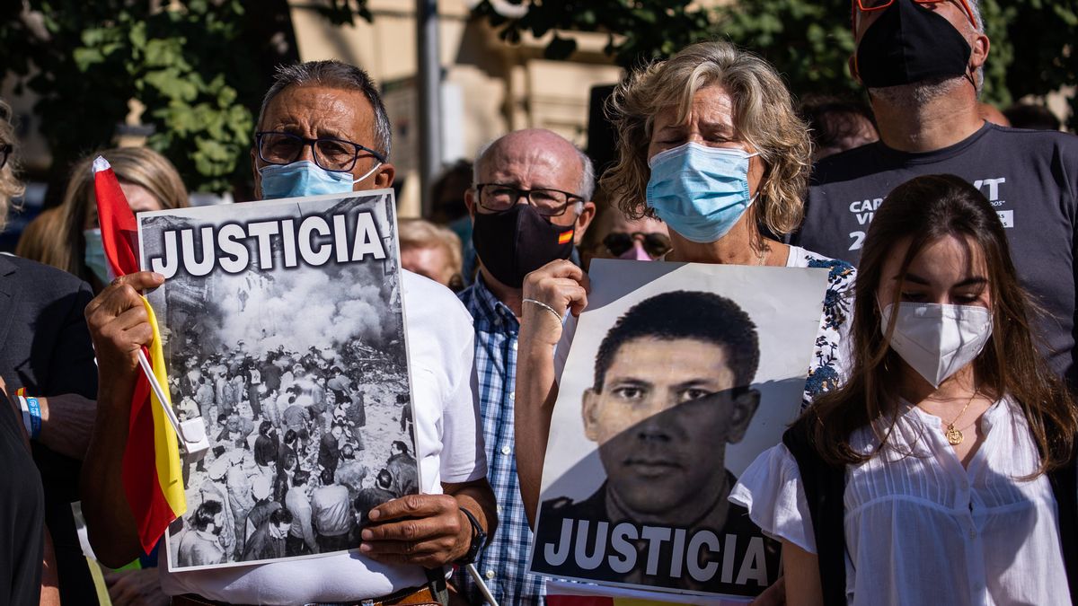 Acto convocado por la AVT en recuerdo a las víctimas del etarra Henri Parot, en la Plaza de la República Dominicana de Madrid