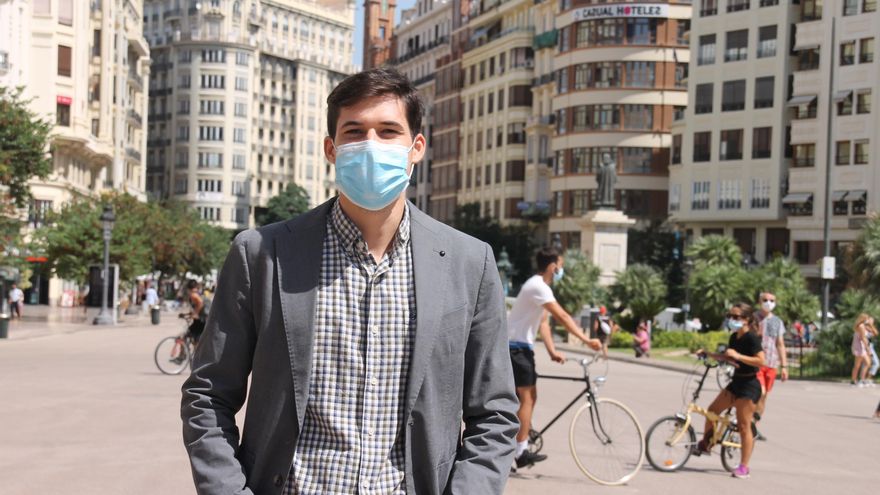 Borja Sanjuán, en la plaza del Ayuntamiento de València.