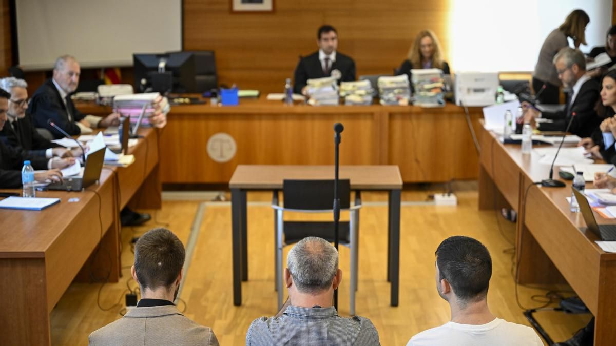 Los conspiranoicos digitales juzgados por el bulo del 'Bar España': Juan Lankamp arrepentido y Baselga "descompuesta"