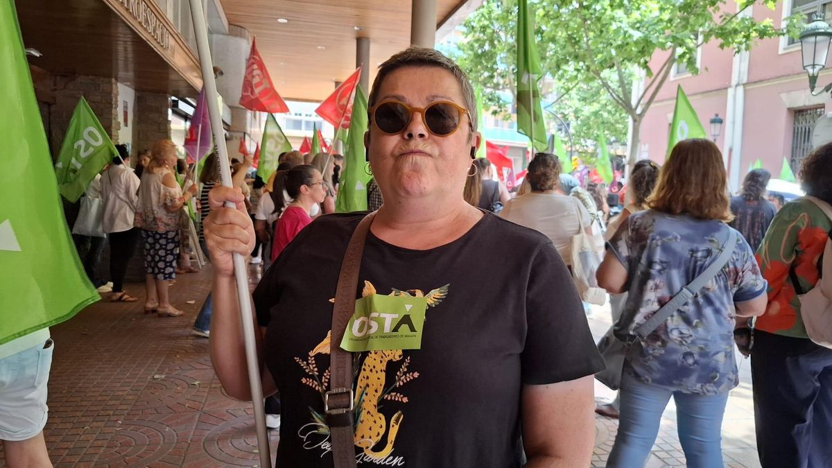 Marina Prado, este lunes frente al edificio Aída de Zaragoza, donde está la sede del Servicio Aragonés de Mediación y Arbitraje.