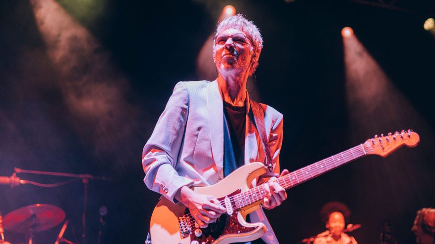 Ariel Rot durante su actuación en València.