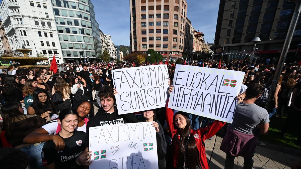 Vito Quiles cancela su acto en Bilbao tras dos protestas antifascistas y el cierre de la Universidad de Deusto