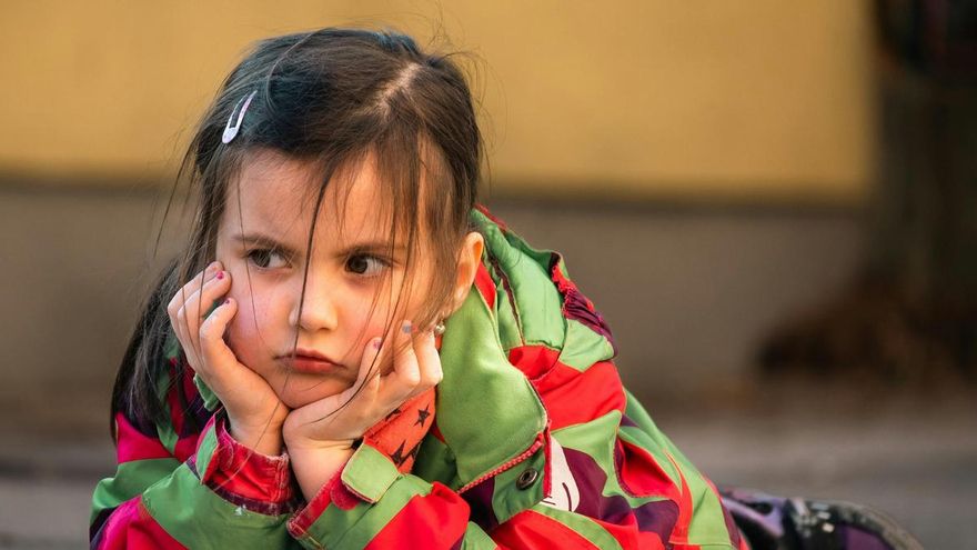 La psicóloga Raquel Martín explica por qué es bueno que los niños se aburran: “No es un fallo en la crianza”