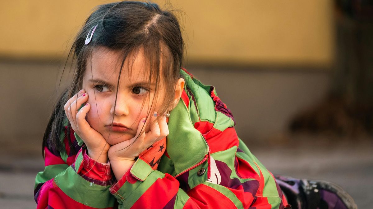 La psicóloga Raquel Martín explica por qué es bueno que los niños se aburran: “No es un fallo en la crianza”