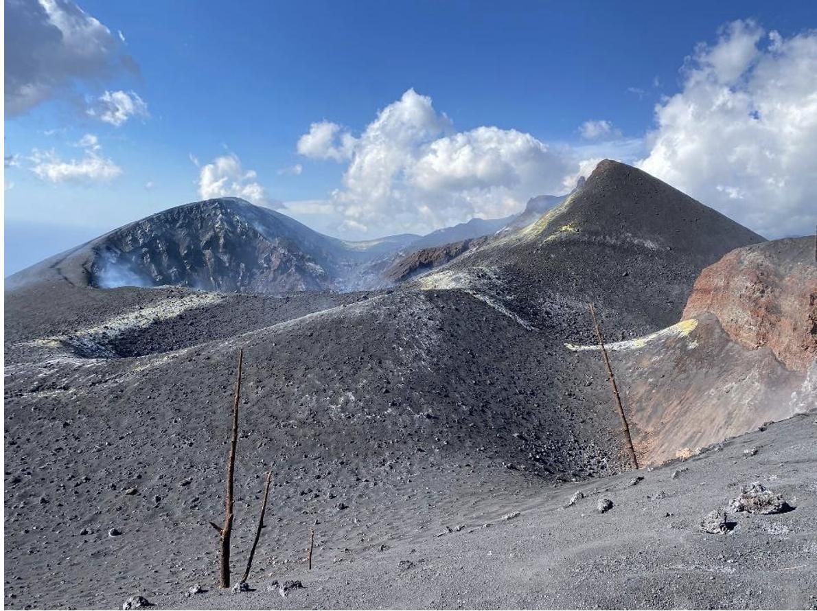 Cráter de la última erupción en Cumbre Vieja.