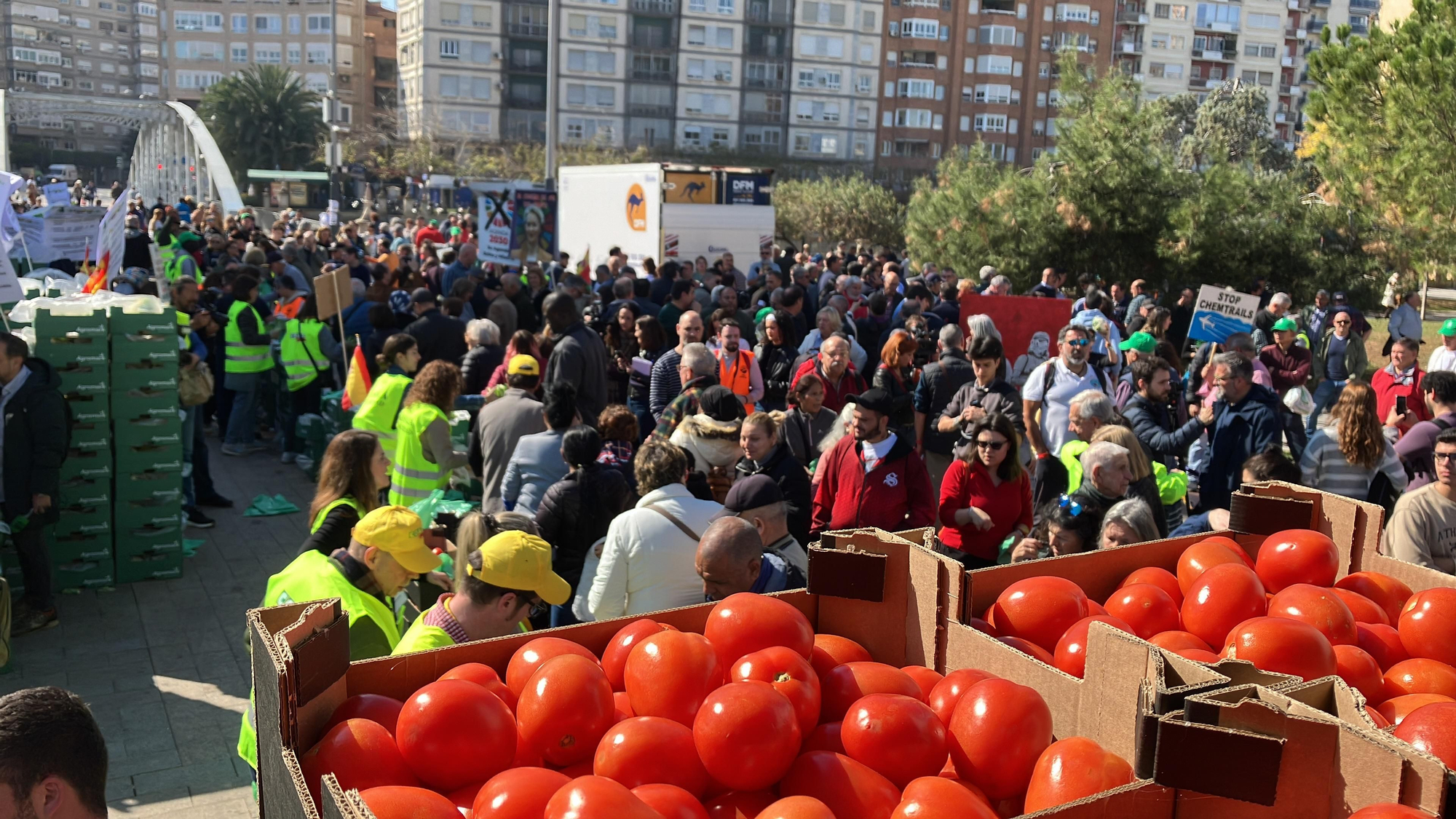 Plano general de las protestas junto al Jardín Chino de la ciudad de Murcia