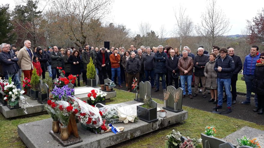 Archivo - El PSE-EE de Gipuzkoa recuerda en el cementerio de Lasarte-Oria (Gipuzkoa) al edil socialista de este municipio Froilán Elespe, asesinado por ETA