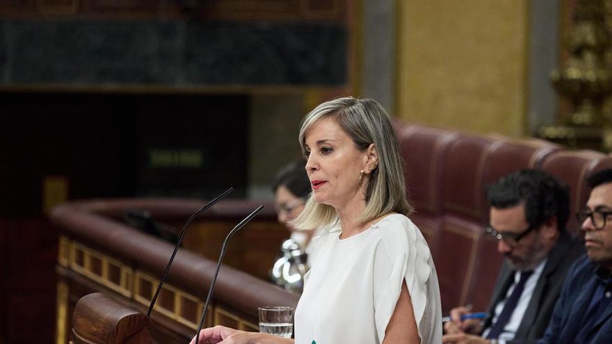 La portavoz de Sumar en el Congreso, Verónica Martínez-Barbero, durante el pleno extraordinario de este miércoles.