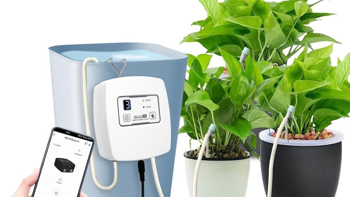 Los sistemas de riego domésticos pueden controlarse con una app desde el móvil. Foto: Amazon SL1500