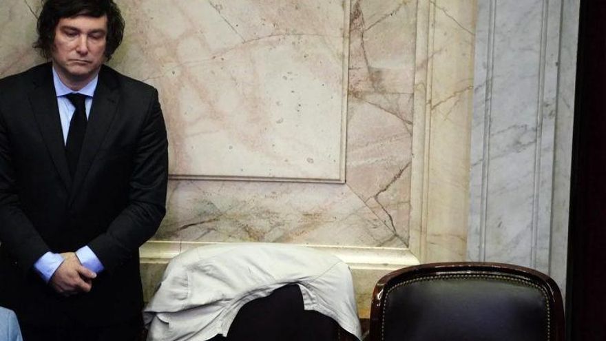 El DNU despabila al peronismo y debilita las mayorías que imaginó Javier Milei