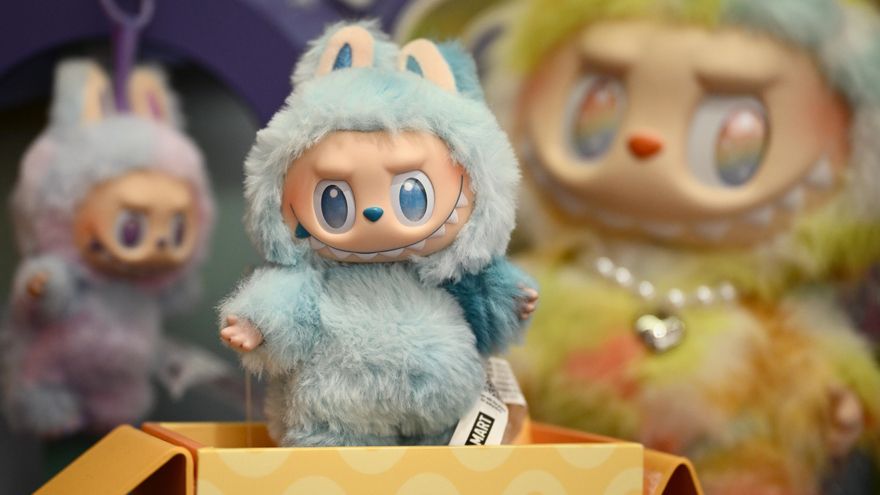 Una fábrica de muñecos Labubu en China, acusada de explotación laboral