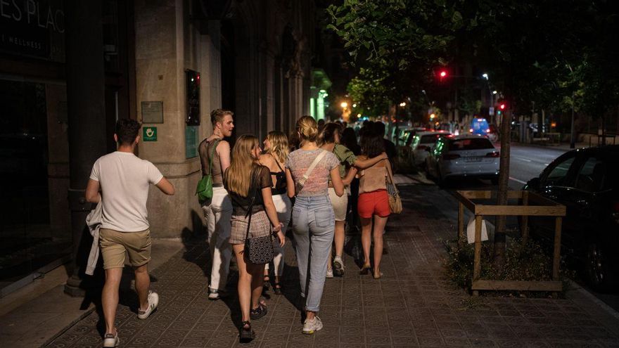 Cantabria sufre la mayor incidencia de COVID entre los jóvenes de España tras los brotes masivos detectados en discotecas