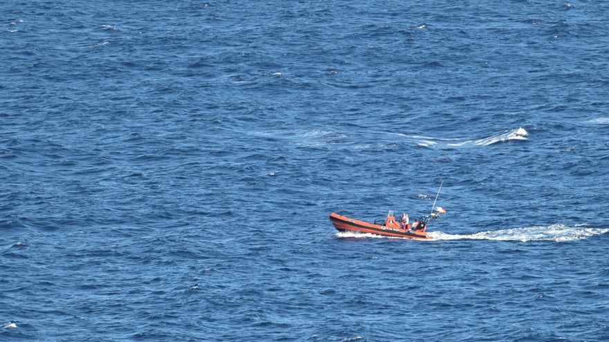 Canarias clava sus ojos en el mar en busca de las víctimas de la mayor tragedia migratoria de su historia