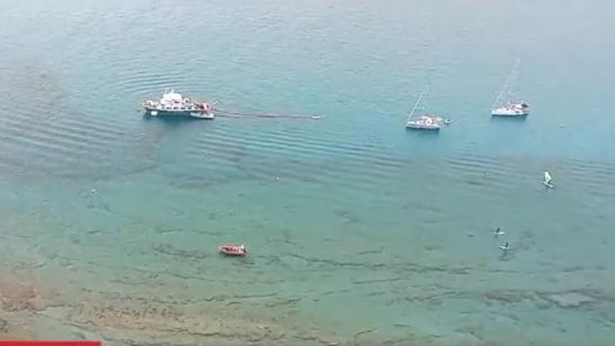 Culminan las labores para reflotar el barco encallado frente a la Isla de Lobos