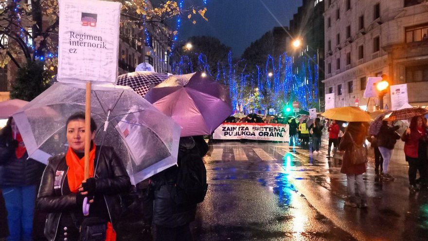 Bizkaia busca formar a las trabajadoras del hogar para evitar la explotación laboral: "Debemos cuidar a quien cuida"