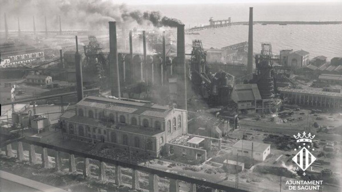 Foto de archivo de los antiguos Altos Hornos del Mediterráneo de Sagunt.