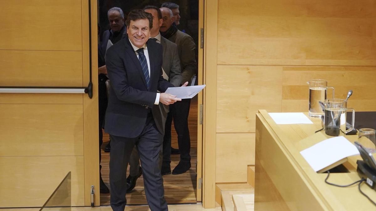 Las Cortes de Castilla y León convalidan la subida salarial a 90.000 empleados públicos pese a los reproches