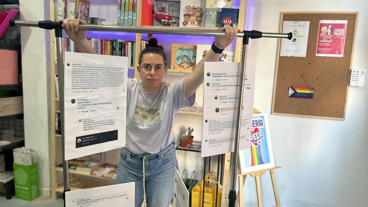 Mensajes de odio a la cara: la respuesta de una librera LGTBI de Cáceres ante los ataques a su negocio