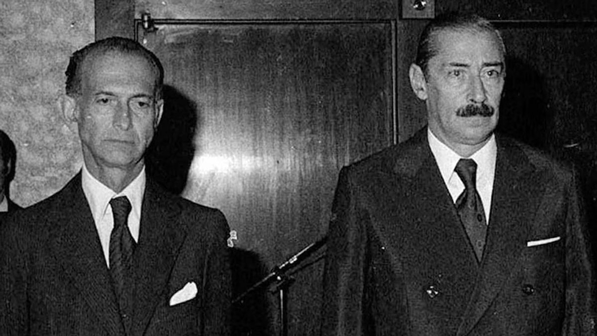 Los represores José Alfredo Martínez de Hoz y Jorge Rafael Videla.