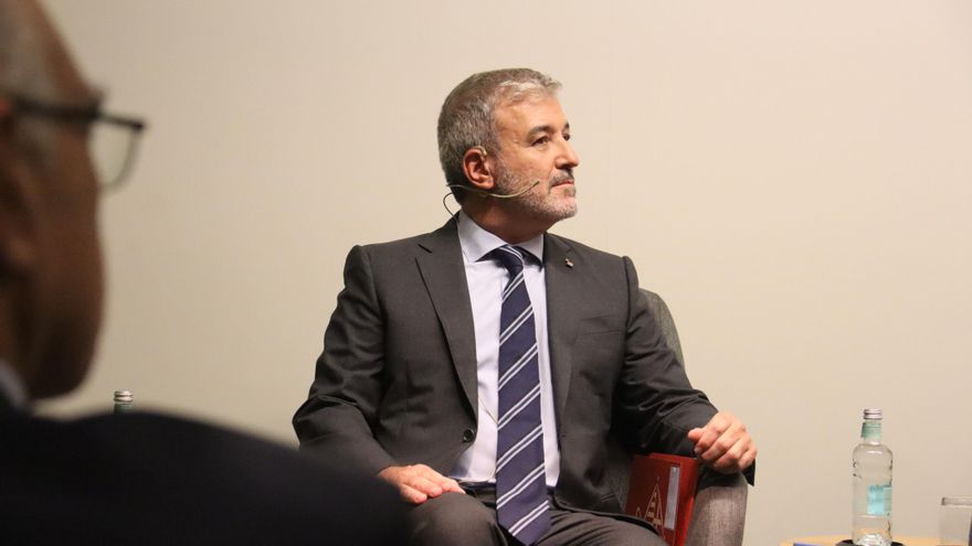 Collboni promete "restablecer la confianza" del Ayuntamiento de Barcelona con el sector privado