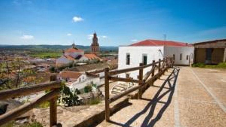 Dos pueblos de Extremadura pretenden convertirse en un geriátrico para atender a sus mayores