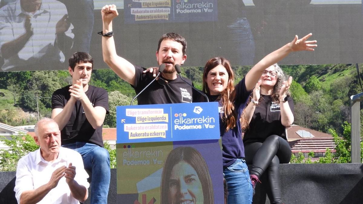 Miren Gorrotxategi, acompañada de Pablo Iglesias en Bilbao, el pasado viernes
