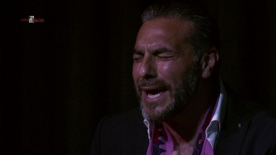 Pedro El Granaíno, cantaor: "En los mercadillos hay mucho arte, pero ser profesional es otra cosa"