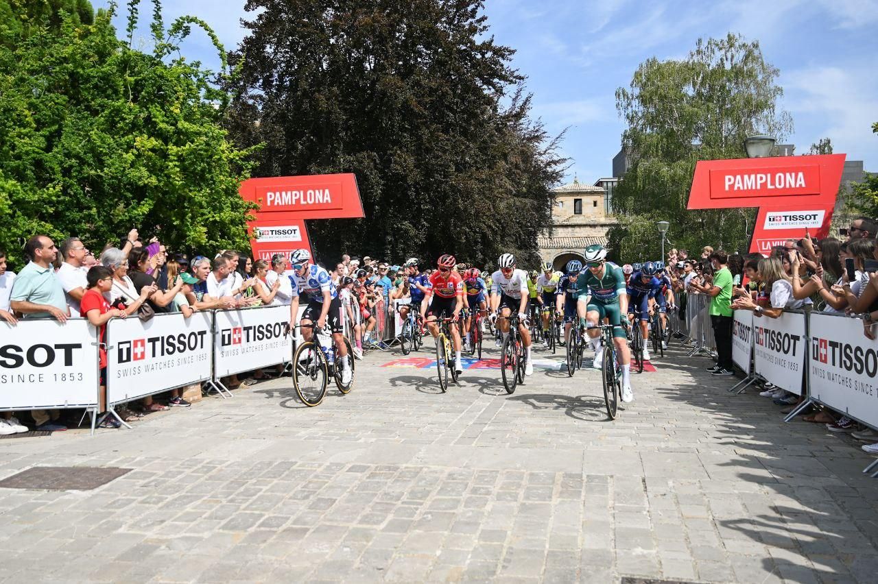 Salida del pelotón de Pamplona.