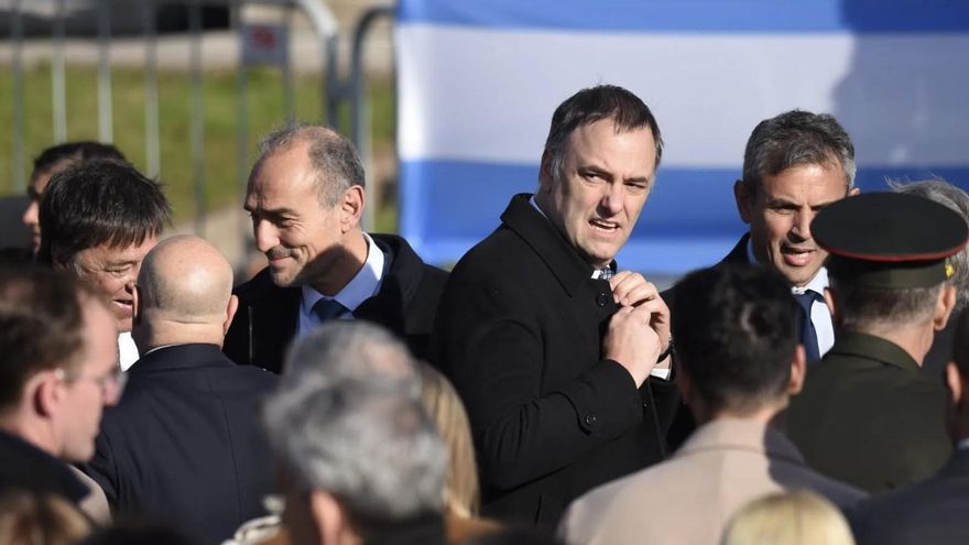Adorni vuelve al centro de la escena: recibirá a senadores el mismo día que Diputados debatirá su interpelación