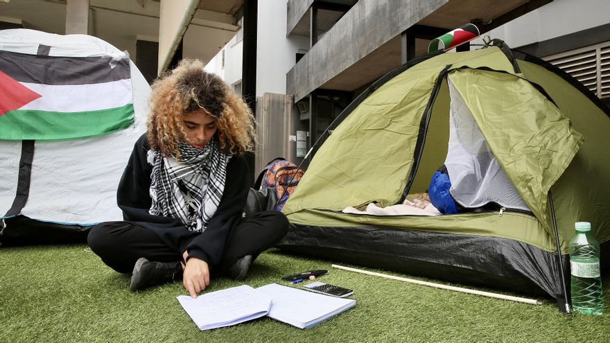Estudiantes de la ULPGC se suman a la acampada por Palestina: "No se puede dejar el genocidio fuera de la universidad"