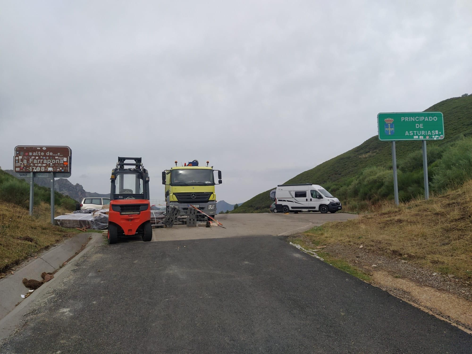 Asfaltado de otra carretera de Babia, hasta la Farrapona, en el límite entre León y Asturias.