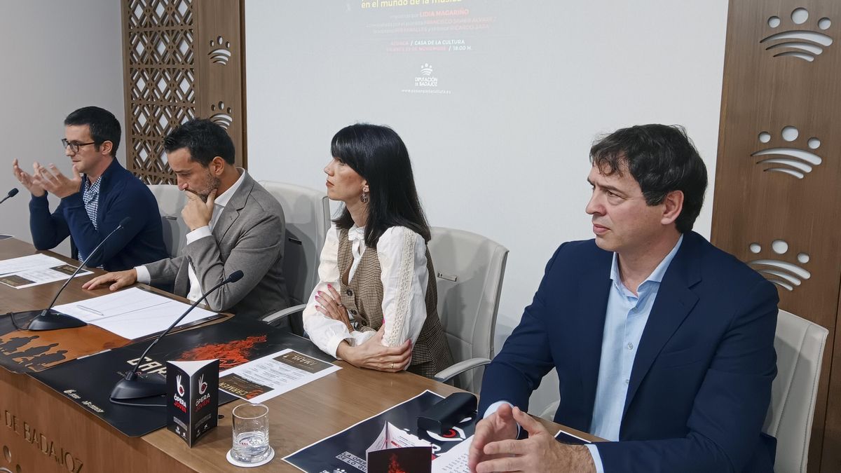 Imagen de archivo del hermano del presidente del Gobierno en rueda de prensa.