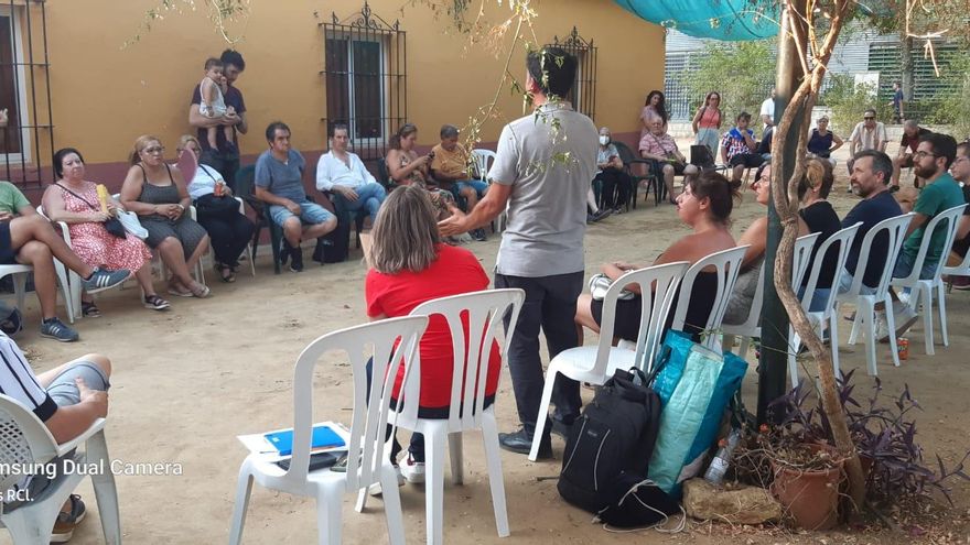Los cortes de luz no dan tregua a los barrios obreros de Sevilla en plena ola de calor: “La situación es extrema”