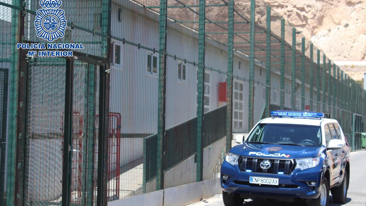A prisión cuatro detenidos por patronear dos pateras rescatadas en aguas de Almería con 29 ocupantes