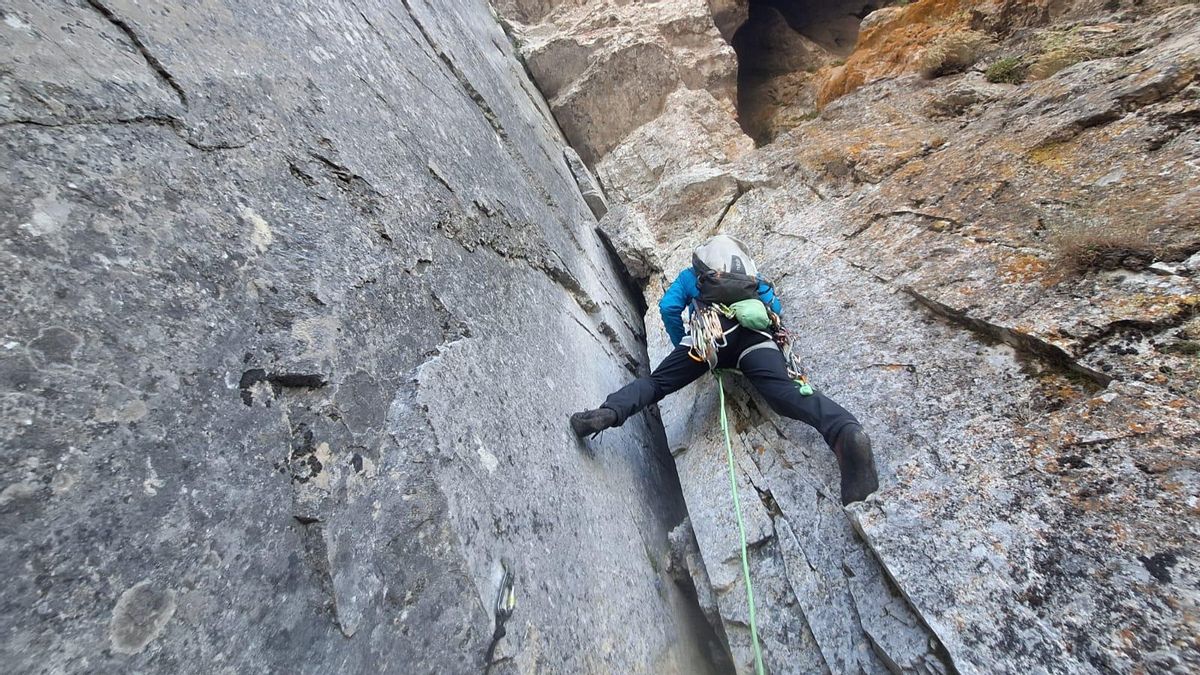 Escalando en el pico Aspe