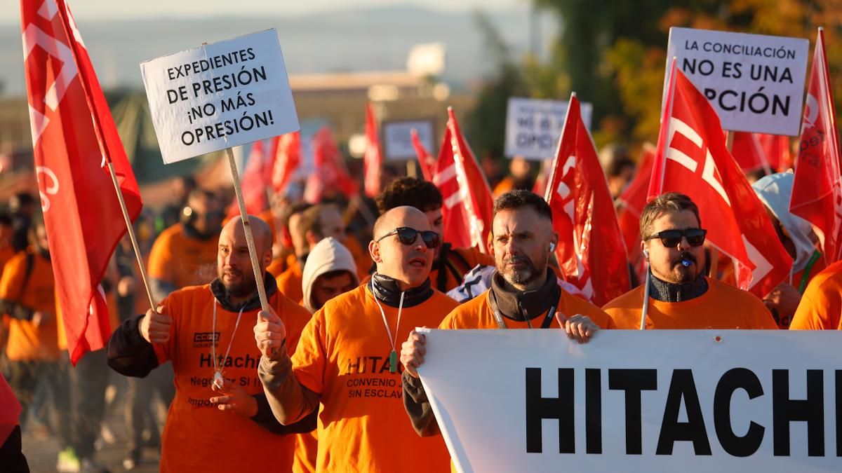 CCOO denuncia que Hitachi "tensa aún más la situación" sancionando a 76 trabajadores y cerrando la fábrica